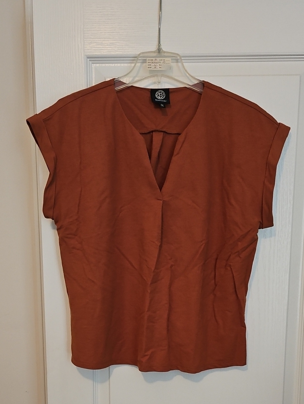 bobeau Rust V-Neck Cap Sleeve Top